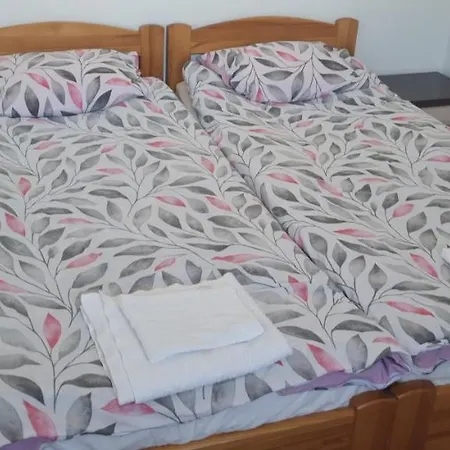 Quarto em Acomodações Particulares Unibal - Goscinne *