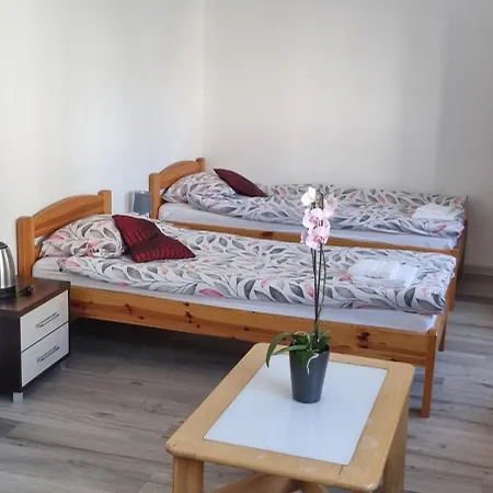 Quarto em Acomodações Particulares Unibal - Goscinne *